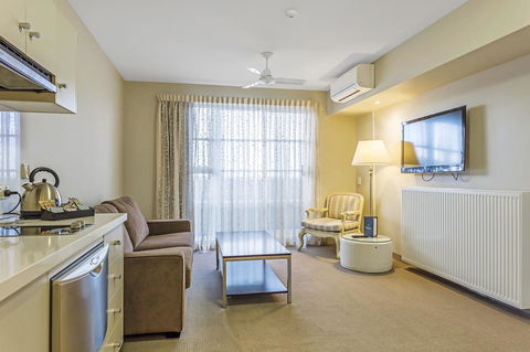 Deep Blue Hotel & Hot Springs - Tourism Canberra 42