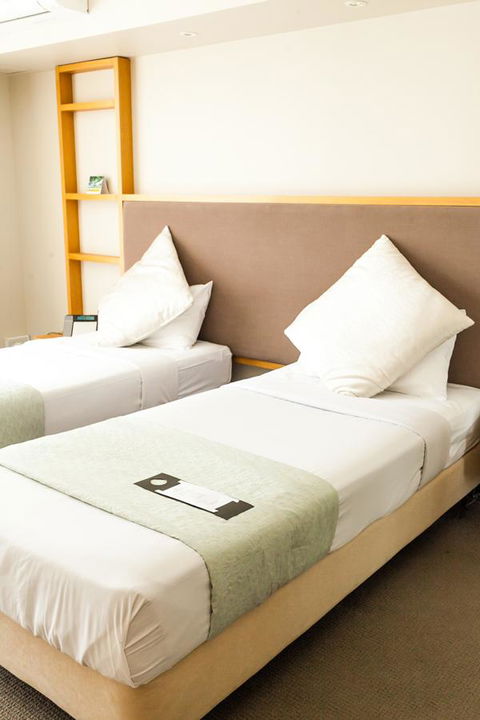 Deep Blue Hotel & Hot Springs - Tourism Canberra 17