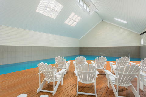 Deep Blue Hotel & Hot Springs - Tourism Canberra 13