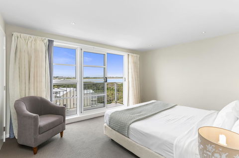 Deep Blue Hotel & Hot Springs - Tourism Canberra 26