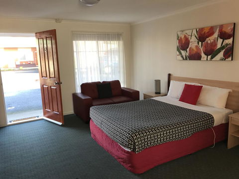 Beachcomber Motel & Apartments - Tourism Canberra 1