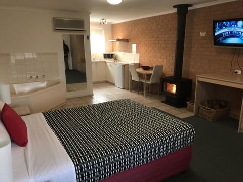 Beachcomber Motel & Apartments - Tourism Canberra 2