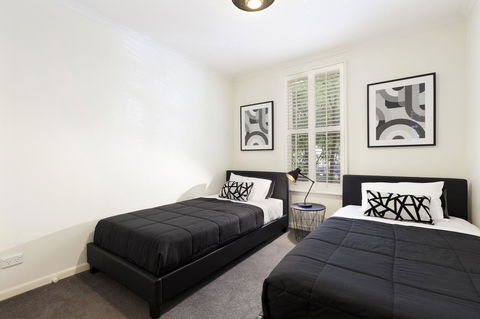Melbourne Luxury Paradise - Tourism Canberra 8