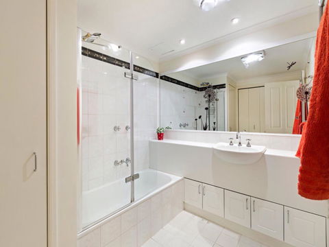 Melbourne Luxury Paradise - Tourism Canberra 9
