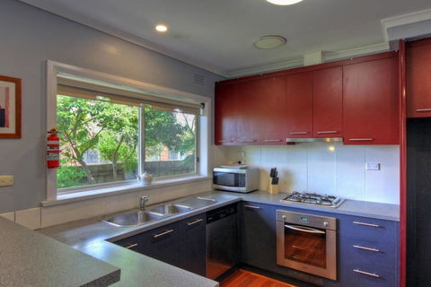 Jacaranda House - Tourism Canberra 4