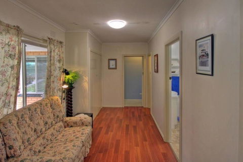 Jacaranda House - Tourism Canberra 5