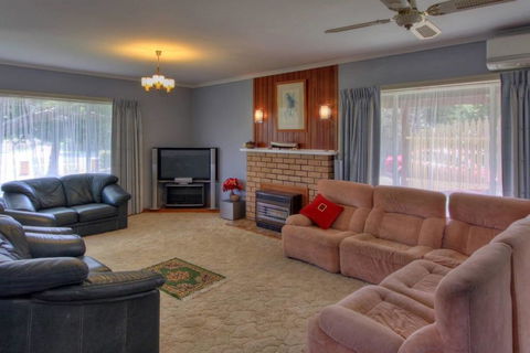 Jacaranda House - Tourism Canberra 1