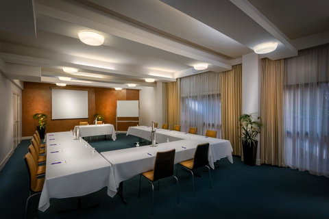 BEST WESTERN PLUS Travel Inn - Tourism Canberra 18