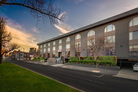 BEST WESTERN PLUS Travel Inn - Tourism Canberra 7