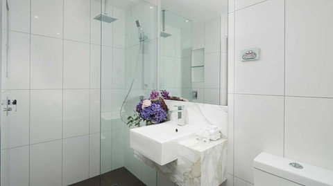 Crowne Plaza Melbourne Carlton, An IHG Hotel - Tourism Canberra 10