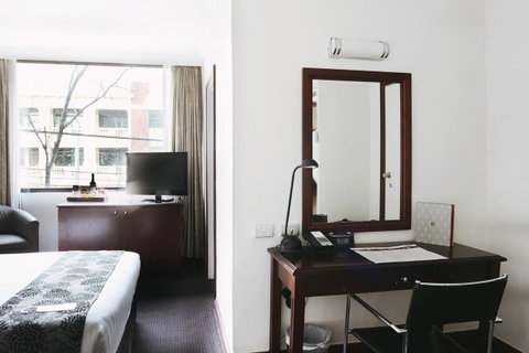 Crowne Plaza Melbourne Carlton, An IHG Hotel - Tourism Canberra 3