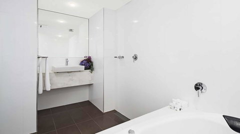 Crowne Plaza Melbourne Carlton, An IHG Hotel - Tourism Canberra 13