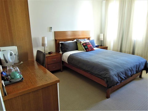 Plough Hotel - Tourism Canberra 4