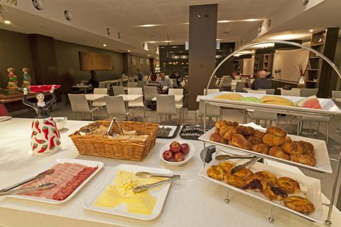 Causeway 353 Hotel - Tourism Canberra 16