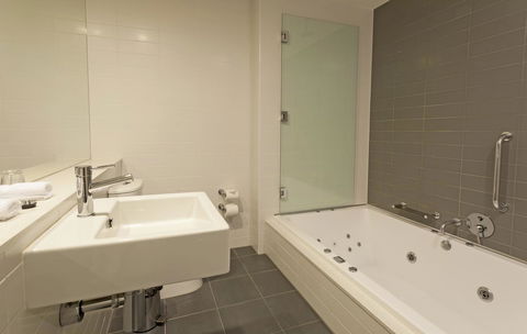 Causeway 353 Hotel - Tourism Canberra 29