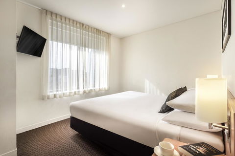 Ibis Melbourne Hotel And Apartments - Tourism Canberra 14