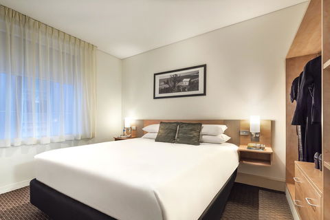 Ibis Melbourne Hotel And Apartments - Tourism Canberra 1