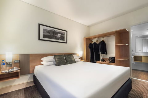 Ibis Melbourne Hotel And Apartments - Tourism Canberra 17