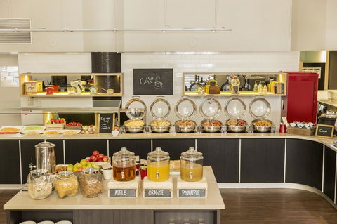 Ibis Melbourne Hotel And Apartments - Tourism Canberra 28