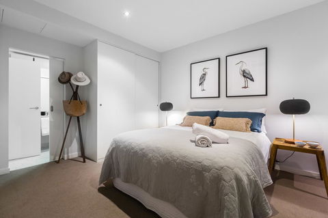 Auguste, Melbourne CBD Private Accommodation With Parking - Tourism Canberra 4