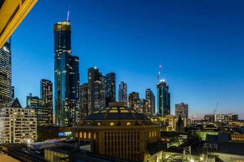 Auguste, Melbourne CBD Private Accommodation With Parking - Tourism Canberra 15