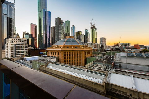 Auguste, Melbourne CBD Private Accommodation With Parking - Tourism Canberra 5