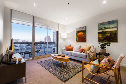 Auguste, Melbourne CBD Private Accommodation With Parking - Tourism Canberra 2