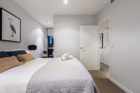Auguste, Melbourne CBD Private Accommodation With Parking - Tourism Canberra 7