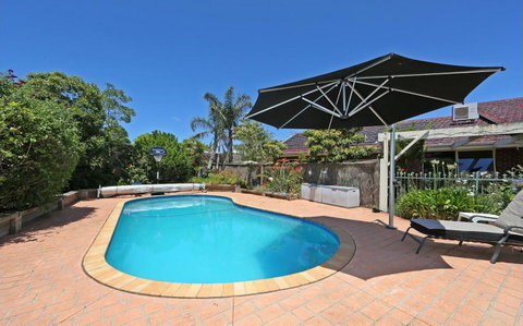 Crimea Retreat - Tourism Canberra 0