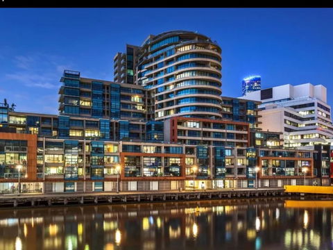 Signature Waterfront Apartments - Tourism Canberra 38