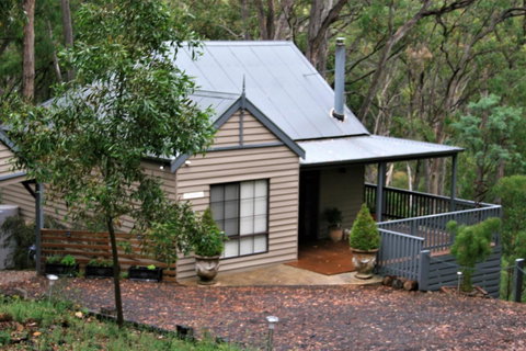 Tangenong Cottages - Tourism Canberra 0