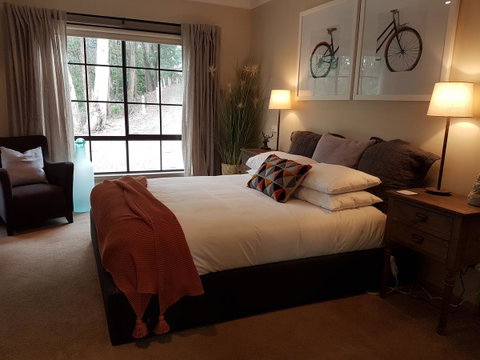 Tangenong Cottages - Tourism Canberra 3