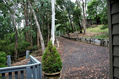 Tangenong Cottages - Tourism Canberra 19