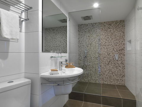 Hotel Grand Chancellor Melbourne - Tourism Canberra 6