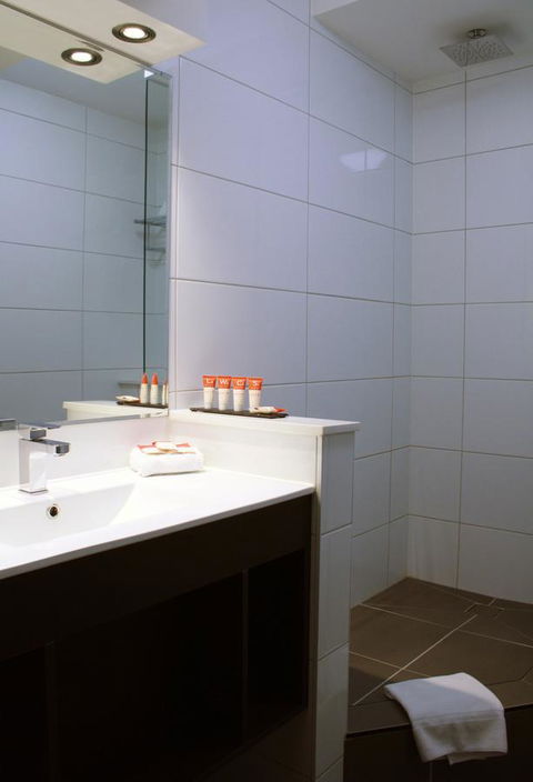 Hotel Grand Chancellor Melbourne - Tourism Canberra 10