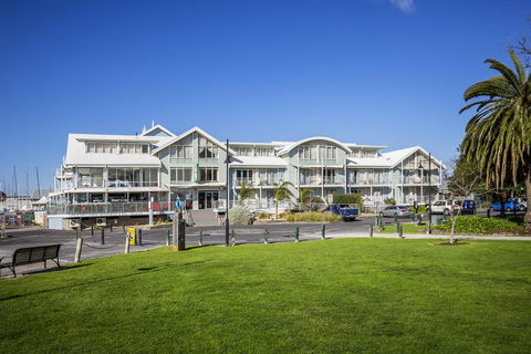 Aligned Corporate Residences Williamstown - Tourism Canberra 3