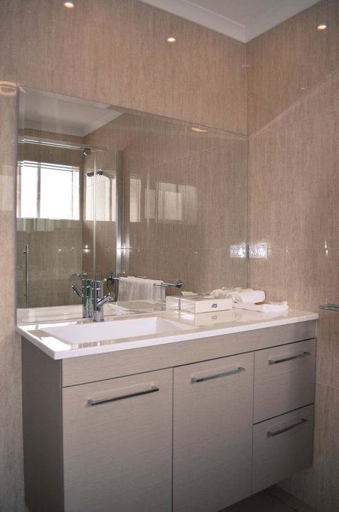 Quality Hotel Melbourne Airport - Tourism Canberra 18