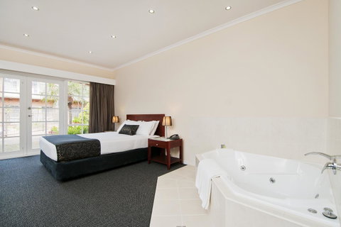 Quality Hotel Melbourne Airport - Tourism Canberra 6