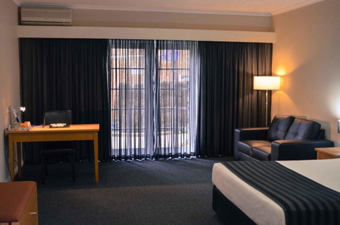 Quality Hotel Melbourne Airport - Tourism Canberra 13