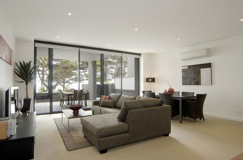 C-Scape Water Front Apartment - Tourism Canberra 3