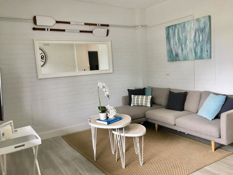 The Wheelhouse - 2BR Waterfront Apt In Town - Tourism Canberra 2