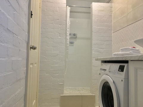 The Wheelhouse - 2BR Waterfront Apt In Town - Tourism Canberra 14