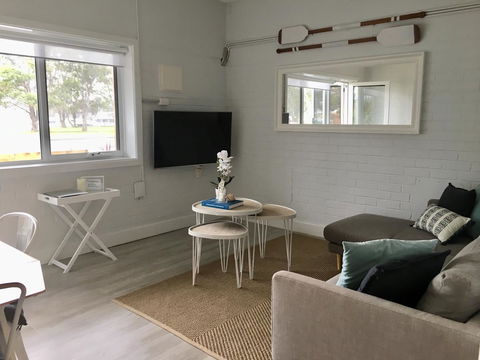 The Wheelhouse - 2BR Waterfront Apt In Town - Tourism Canberra 1