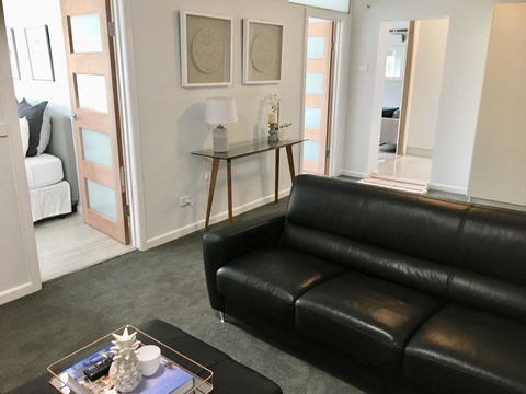 The Wheelhouse - 2BR Waterfront Apt In Town - Tourism Canberra 10