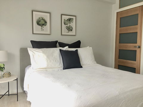 The Wheelhouse - 2BR Waterfront Apt In Town - Tourism Canberra 4