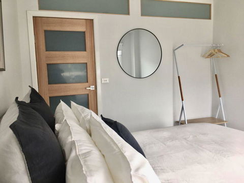 The Wheelhouse - 2BR Waterfront Apt In Town - Tourism Canberra 5
