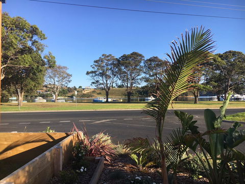 The Wheelhouse - 2BR Waterfront Apt In Town - Tourism Canberra 15