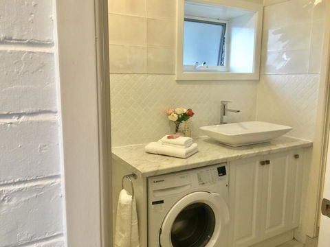 The Wheelhouse - 2BR Waterfront Apt In Town - Tourism Canberra 13