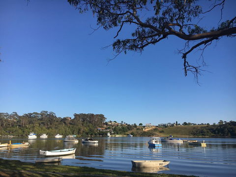 The Wheelhouse - 2BR Waterfront Apt In Town - Tourism Canberra 21