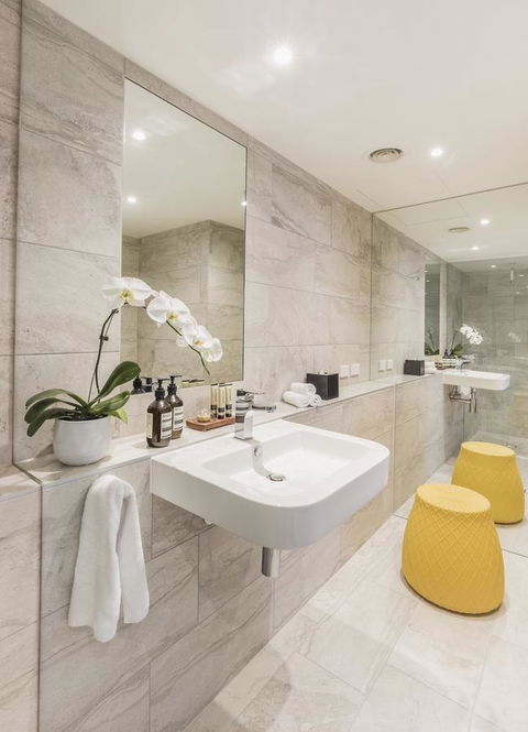 Quay West Suites Melbourne - Tourism Canberra 4